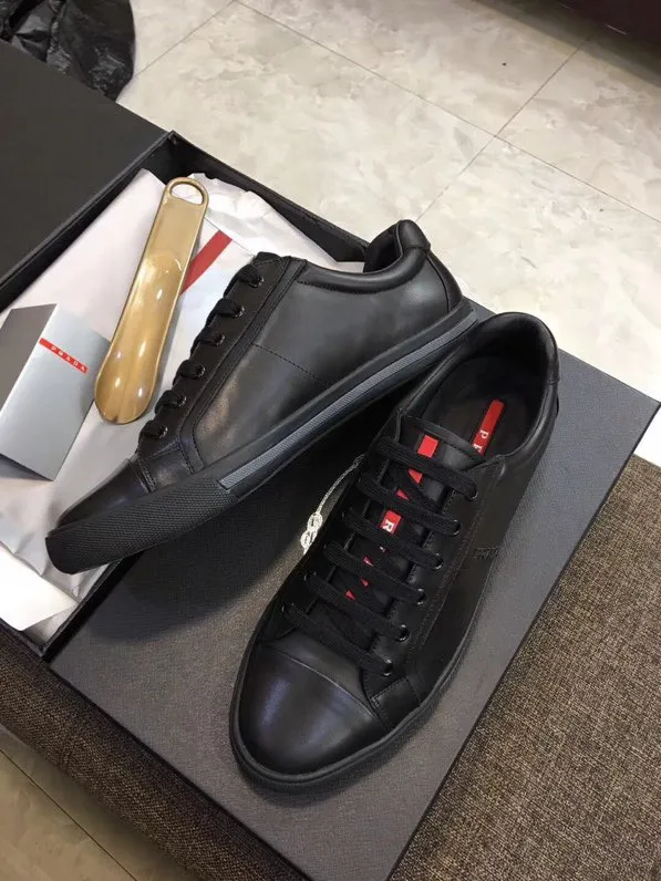 Factory price: 400💰Prada spring and summer men's genuine leather sports shoes, the highest version on the market, any comparison is welcome🆚! The original leather has excellent texture and is super high-end! Fetal sheep lining imported from Italy, removable pad! Luxurious materials and fine workmanship, highly recommended! Code number: 38-44, customized 45